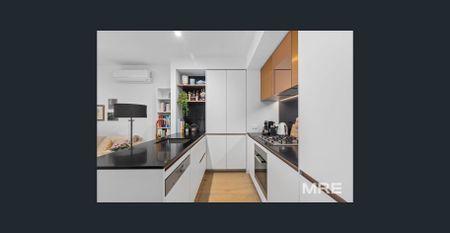 Luxury awaits on the 46th floor - Photo 3