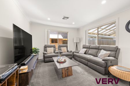 BEAUTIFUL FOUR BEDROOM HOME - Photo 5