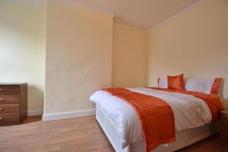 4 bedroom terraced house to rent - Photo 4