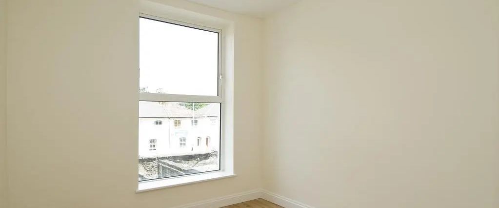 2 bedroom flat in Chiswick - Photo 1