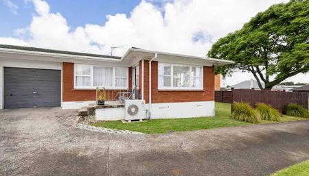 A hop, skip and a jump to the buzzing township... - Photo 2