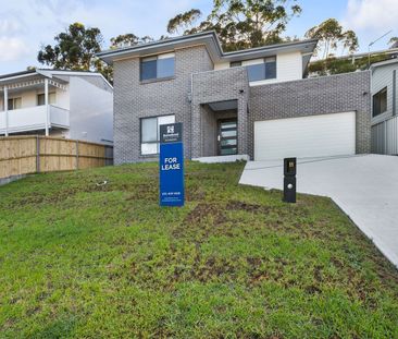 Stunning 5-Bedroom Family Home in a Prime Location - Photo 3