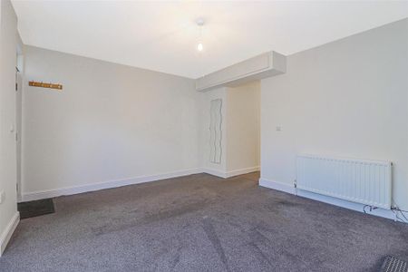 2 bedroom maisonette to rent - Photo 4