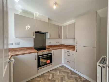 2 bedroom semi-detached house to rent - Photo 5