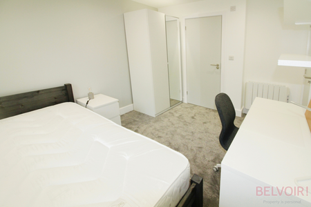 1 bedroom in a flat share to rent - Photo 2