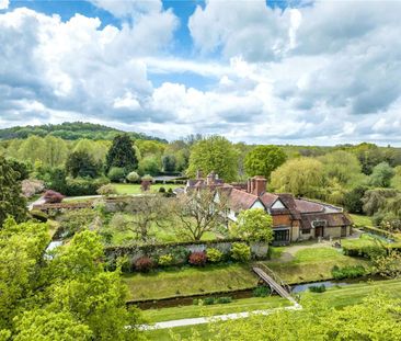 Magnificently historic and beautifully presented five bedroom wing ... - Photo 2