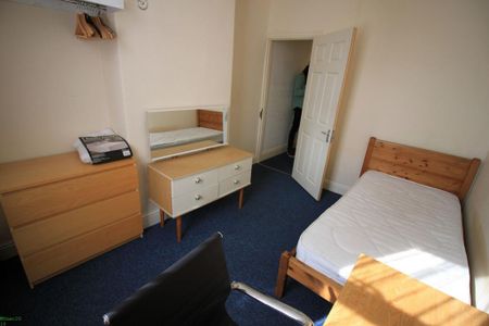 4 bedroom terraced house to rent - Photo 5