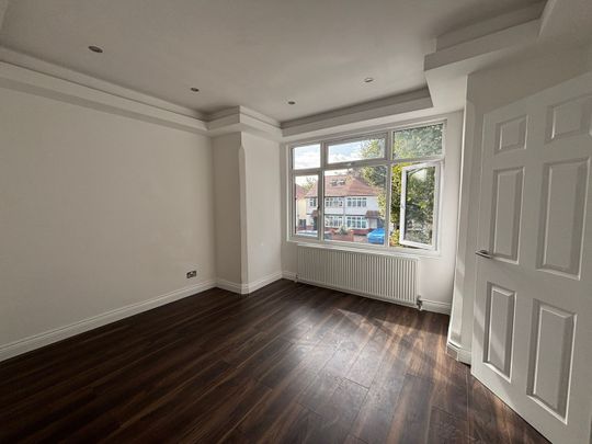 3 Bed Flat, Burnley Road, NW10 - Photo 1