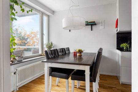 Medsolsbacken, Hässelby - Photo 3