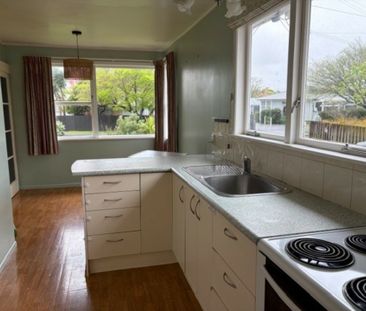 3 BEDROOM - GARAGE - SINGLE LEVEL - Photo 5