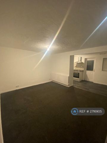 2 bedroom semi-detached house to rent - Photo 4