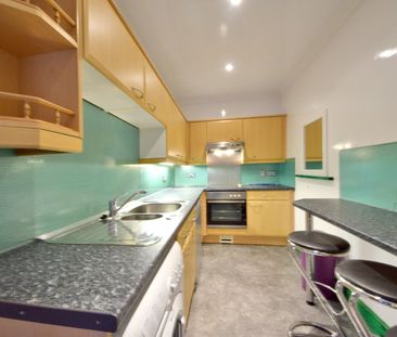 Room in a Shared Flat, Dorncliffe Road, SW6 - Photo 5