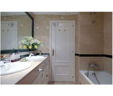 Luxury Apartment for rent in Elviria, Marbella, Malaga, Andalusia - Photo 5