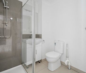 Convenient Low Maintenance 2 Bedroom Apartment in Prime Location! - Photo 1