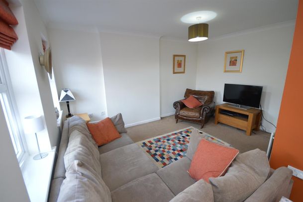 Tuke Grove, Wakefield - Photo 1