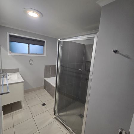 16 Sunset Drive, Thabeban QLD 4670 - House For Rent - $480 | Domain - Photo 3