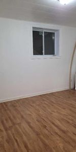 Un grand lumineux 4 1/2 sur un triplex à louer - Photo 4