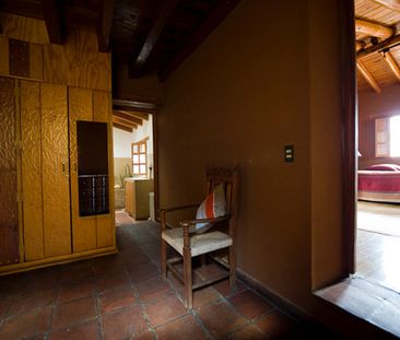 ENCHANTING THREE BEDROOM, THREE AND ONE HALF BATHROOM HOME IN SAN F... - Foto 3