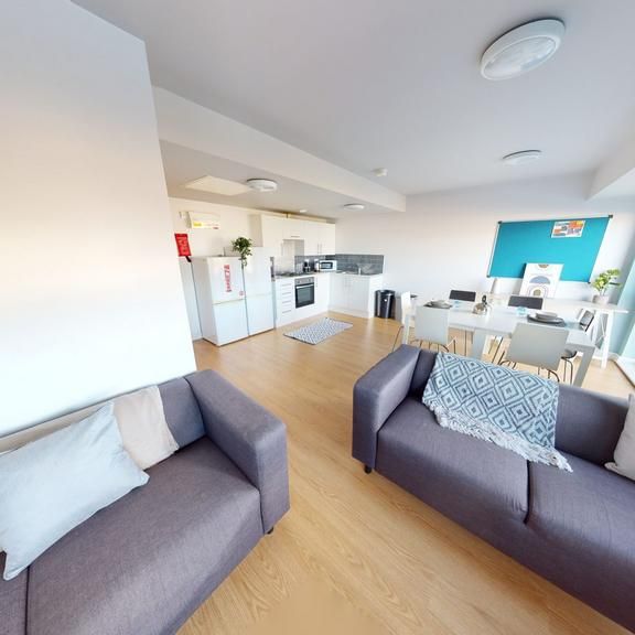 1 bedroom in a flat share to rent - Photo 1