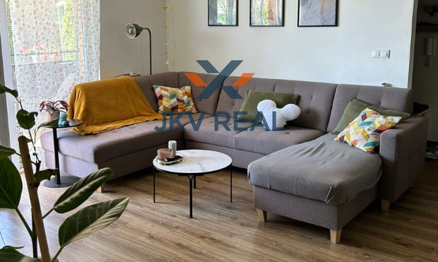 PRIESTRANNÝ 3-IZBOVÝ BYT S BALKÓNOM, PARKOVANÍM - Photo 1