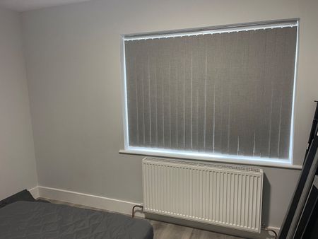 Room in a Shared House, Ashburton Road, RG2 - Photo 5