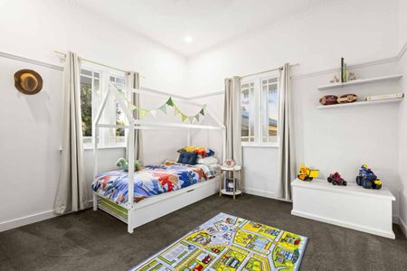 Classic Charm Meets Modern Comfort in the Heart of South Toowoomba - Photo 4