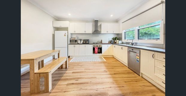 Right in the heart of town - Photo 1