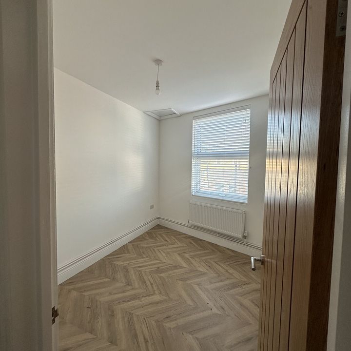 3 Bed Flat, Foxberry Road, SE4 - Photo 1