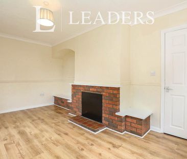 3 bedroom semi-detached house to rent - Photo 2