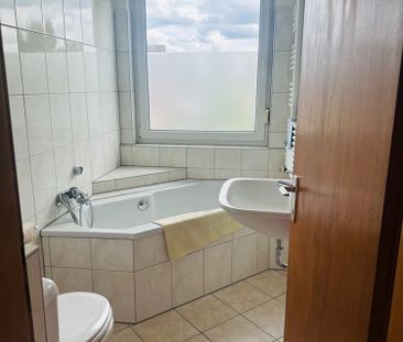 Großzügige 4-Zimmer-Wohnung in einem gepflegten Zweifamilienhaus in... - Photo 6