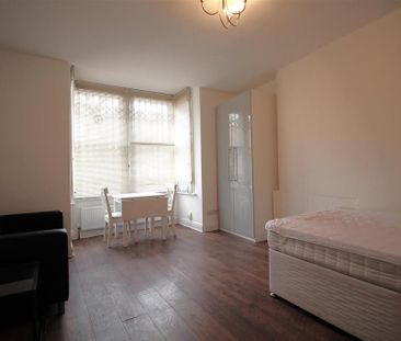 Studio to rent - Photo 6