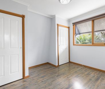 Stylish Family Home with Pool, Bar & Balcony in Prime Werribee Loca... - Photo 1