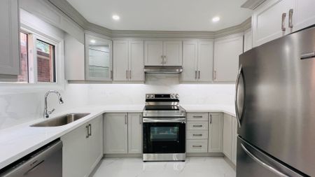 For Lease - 1551 Stoneybrook Trail, Oakville, Ontario - Photo 3