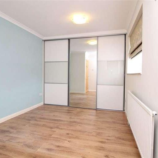 Abercorn Road, Mill Hill, London, NW7 - Photo 1