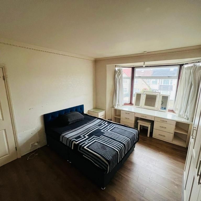 1 bedroom in a house share to rent - Photo 1