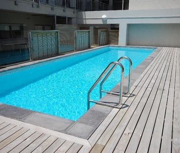 Sunny unfurnished apartment with outdoor pool - Photo 4