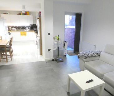 6 bedroom terraced house to rent - Photo 4