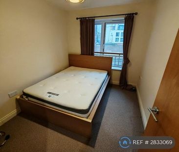 2 bedroom flat to rent - Photo 2