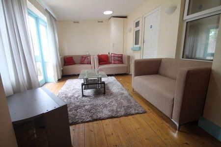 6 bedroom semi-detached house to rent - Photo 2