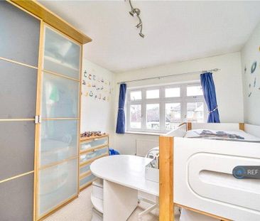 4 bedroom semi-detached house to rent - Photo 6