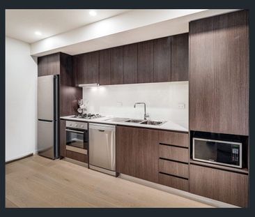 Private & Convenient Living with a Dedicated Study in Coburg - Photo 6