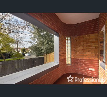 1/49A Tennyson Street, Elwood, Vic 3184 - Photo 2