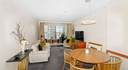 Spacious fully furnished city apartment - heart of the action! - Photo 2