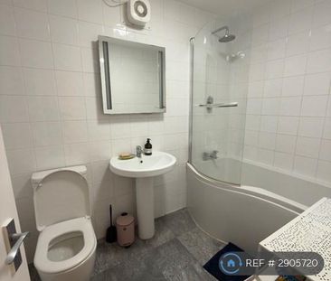 1 bedroom in a flat share to rent - Photo 4