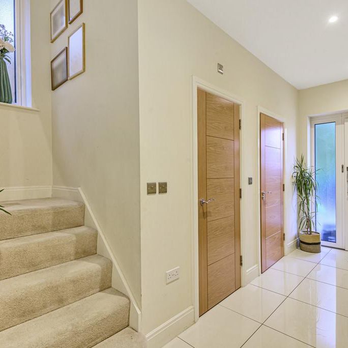 5 bedroom detached house to rent - Photo 1