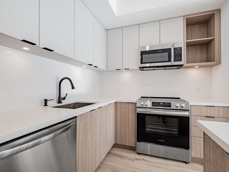 For Lease - 333 Sunseeker Avenue Unit# 411, Innisfil, Ontario - Photo 5