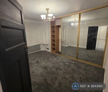 4 bedroom semi-detached house to rent - Photo 6