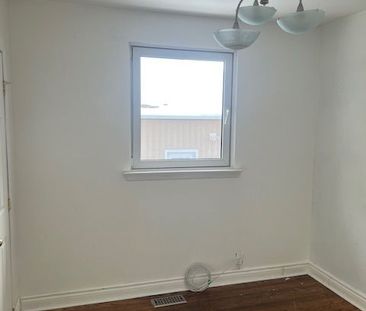 For Lease - 192 Silverbirch Drive Unit# Main floor, Newmarket, Ontario - Photo 2