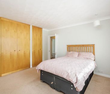 3 bedroom flat to rent - Photo 2