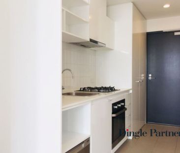 Light-Filled 1-Bedroom Apartment in Prime Box Hill Location - Photo 1